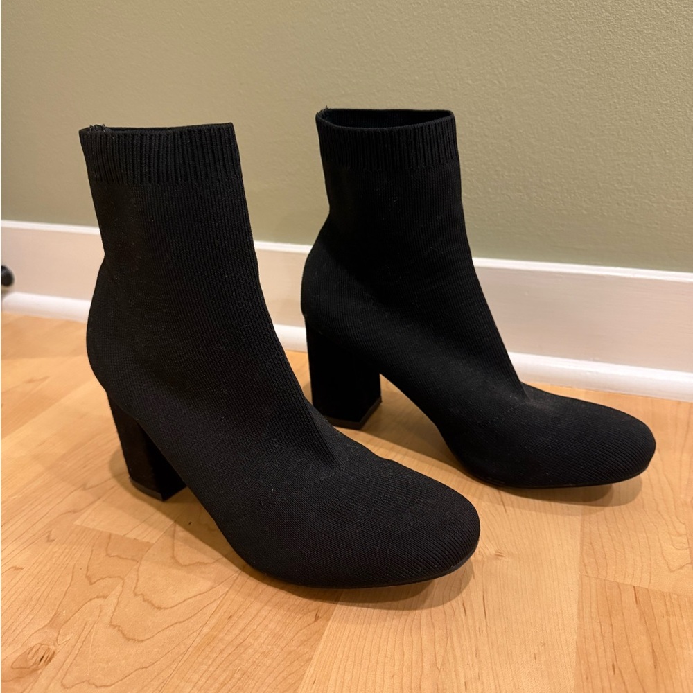 MIA Erika Stretch Ankle Bootie - size 9